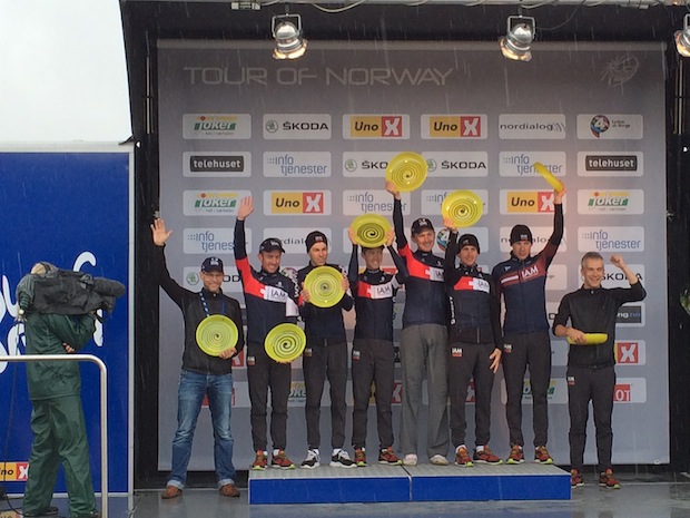 IAM-TON_podium_team copie